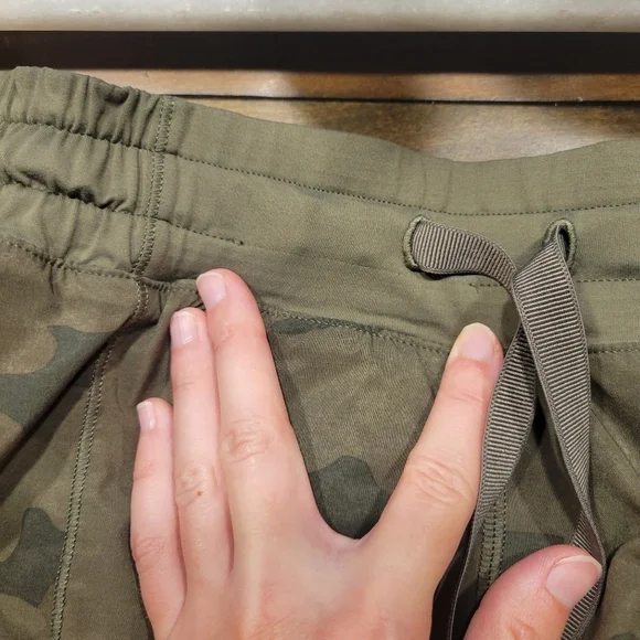 Lululemon Hotty Hot Short Savasana Camo Fatigue Green Size 4 - Picture 3 of 8